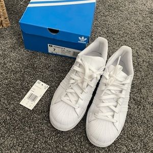 Adidas originals superstars size 7 in women’s